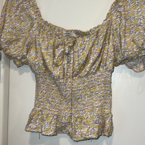 Ditsy Floral Cropped Puff Sleeve Smocked Top - Picture 2 of 5